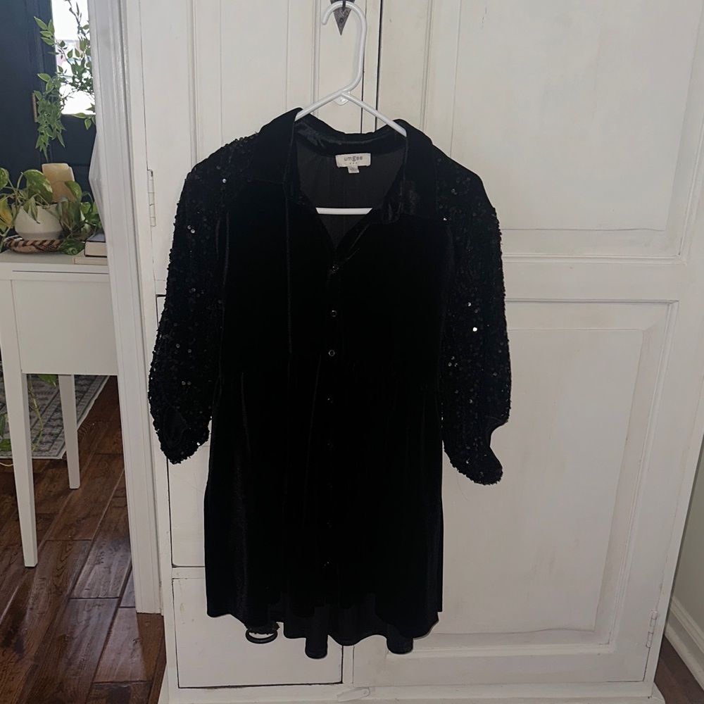 Umgee Black Velvet Dress with Sequin Sleeves Size small